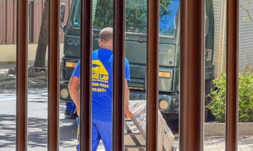 Equipe realizando mudança residencial em Copacabana RJ